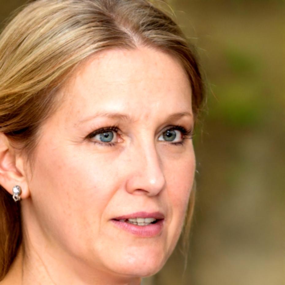 Sarah Mitchell, Executive Presence Coach with Fortune 500 leadership background